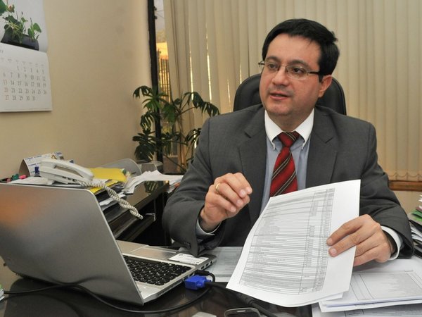 Ex ministro Humberto Peralta es condenado por difamación y calumnia