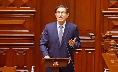 HOY / El Congreso peruano destituye al presidente Martín Vizcarra por "incapaz moral"