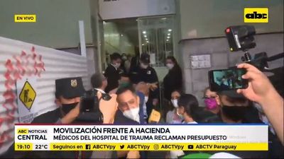 Hacienda ofrece G. 10.000 millones, un 60% menos de lo exigen funcionarios de dos hospitales - Nacionales - ABC Color