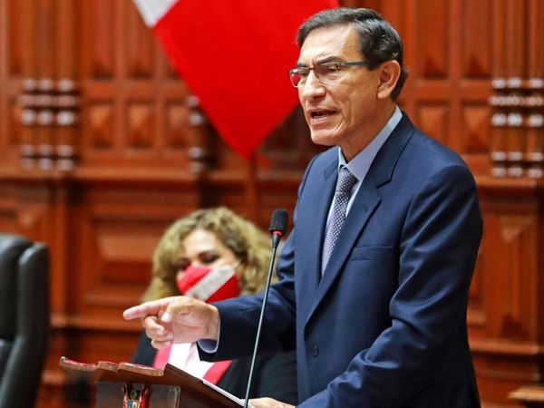 Congreso de Perú destituye al presidente Martín Vizcarra