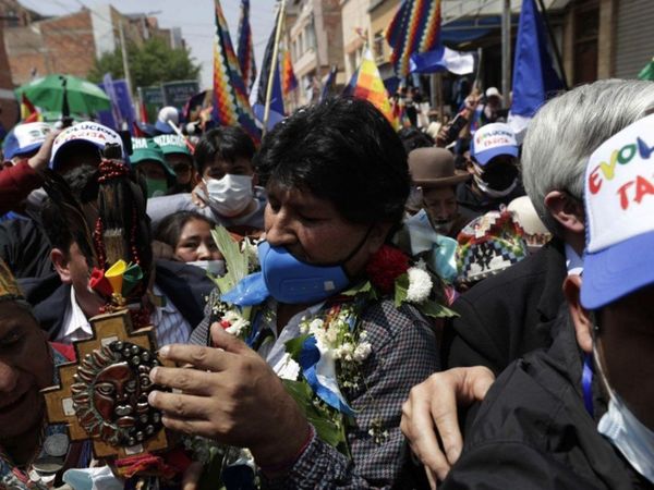 Evo Morales se da un baño de masas al regresar a Bolivia