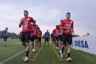 Crónica / ÁNGEL QUIERE LOS TRES ANTE CUREPAS