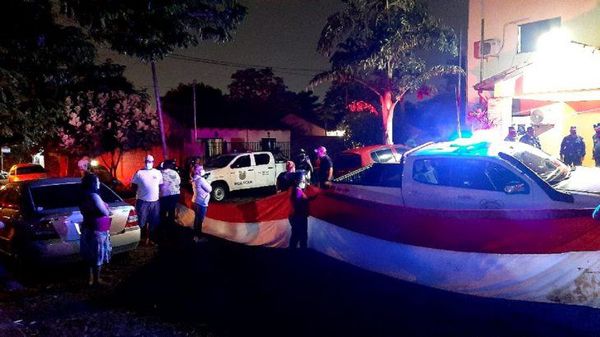 Incidentes y un aprehendido tras escrache a senador Blas Lanzoni - Noticiero Paraguay