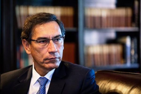 El Congreso de Perú aprobó la destitución del presidente Martín Vizcarra por “incapacidad moral”