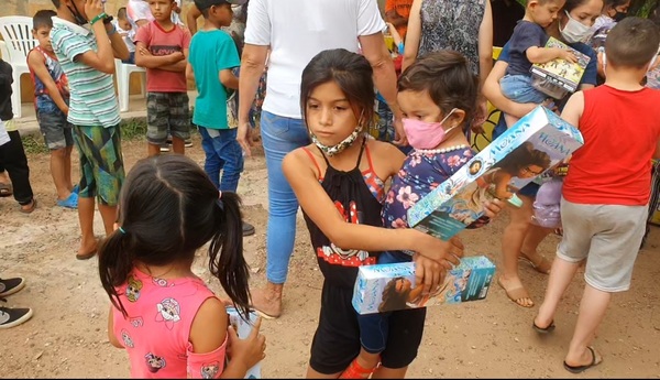 Entregan juguetes a niños de Concepción