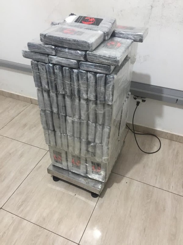 Llevan 132 kilos de COCAINA por agua y son “PESCADOS” por la Policía del Brasil