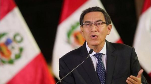 El Congreso de Perú destituye al presidente Vizcarra