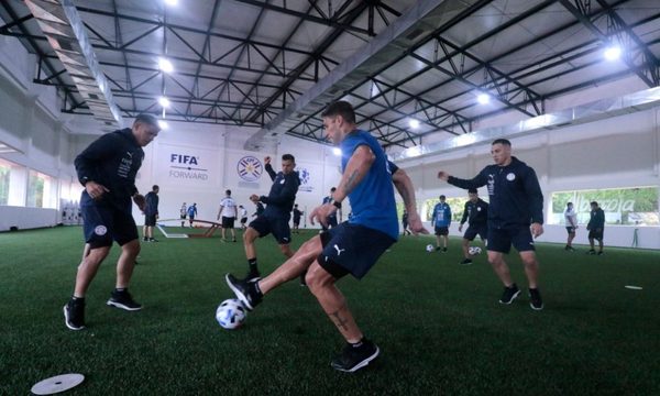 La Albirroja se prepara para el partido contra Argentina