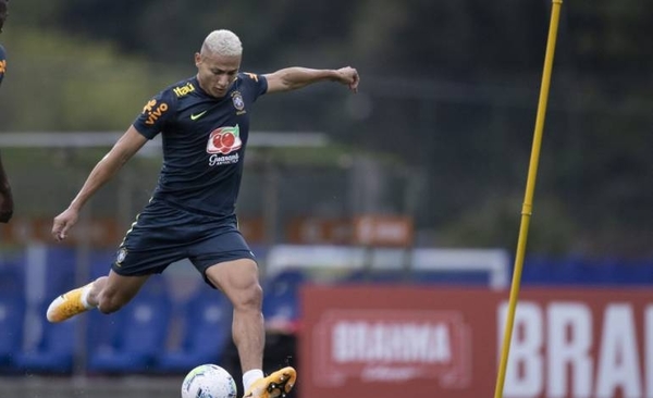 HOY / Brasil comenzó entrenamientos con cinco jugadores y Neymar en la enfermería