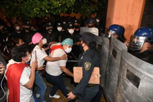 Funcionarios de blanco insisten el cumplimiento de la recategorización salarial » Ñanduti