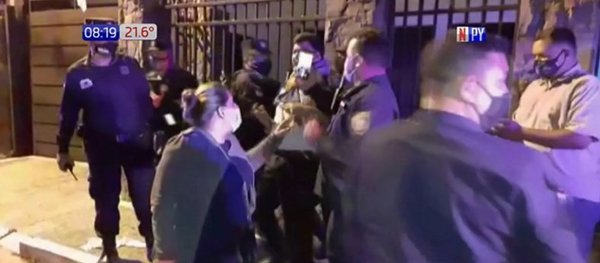 Escrache de senador en Ñemby termina en un detenido | Noticias Paraguay