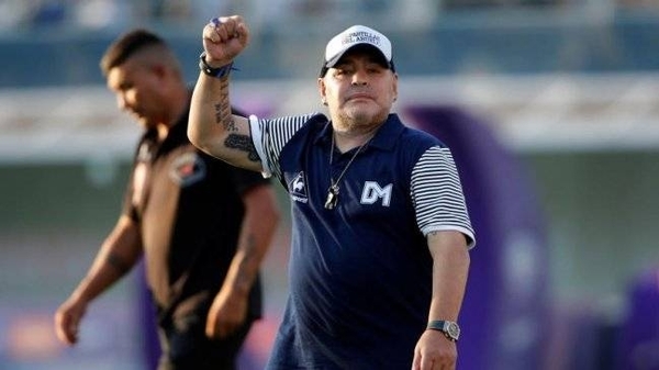 HOY / Médico de Maradona dice que evalúa darle el alta