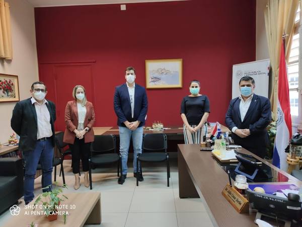 AUTORIDADES SANITARIAS DE ITAPÚA SE REÚNEN CON EL VICEMINISTRO DE SALUD