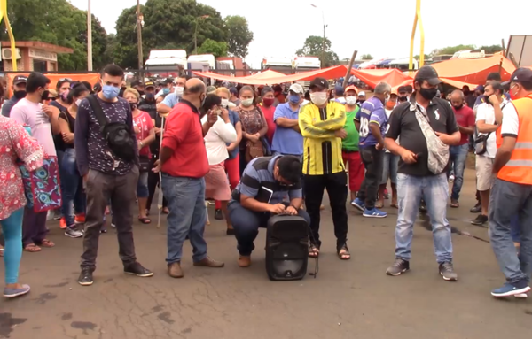 Manifestantes liberan una hora por día el paso de camiones por ANNP en Itapúa