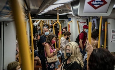 HOY / En voz baja en lugares cerrados y viajar en silencio en transporte público, proponen
