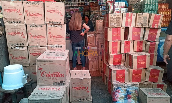 Productos que ingresan ILEGALMENTE desde la Argentina pagando “PEAJE” a policías “inundan” el mercado