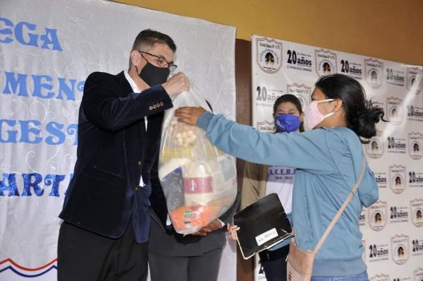 Gobernación entregó kits alimenticios en la escuela Rebeca Alem