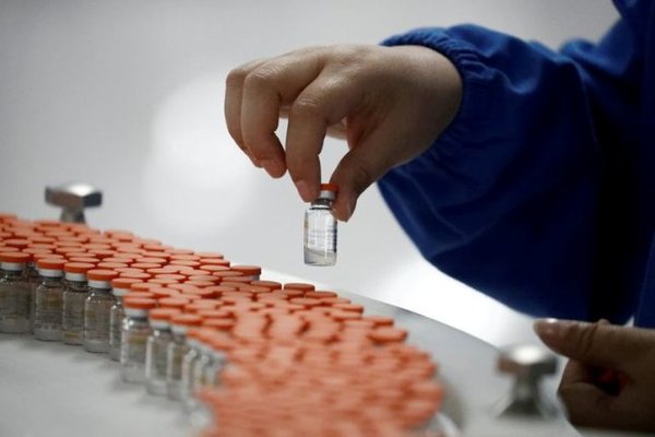 Brasil detuvo los ensayos de una de las vacunas chinas contra el Covid-19 por un “incidente adverso” | .::Agencia IP::.