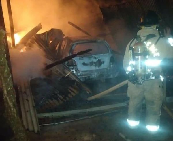 Incendio de depósito deja cuantiosos daños materiales - ABC en el Este - ABC Color