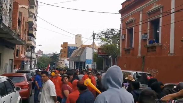 Campesinos sitian microcentro de Asunción en busca de respuestas a sus reclamos - Megacadena — Últimas Noticias de Paraguay