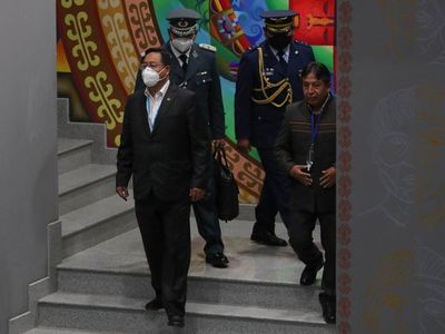 La Biblia y la cruz salen de los actos de Gobierno tras un año en Bolivia