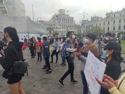 Peruanos protestan contra el juramento del nuevo mandatario y la destitución de Vizcarra » Ñanduti