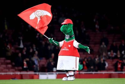 Mascota del Arsenal vuelve a trabajar en el club - Fútbol - ABC Color