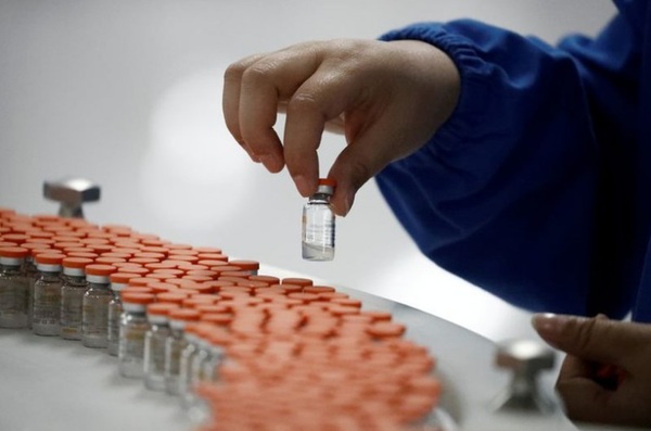 Brasil detuvo ensayos de una de las vacunas chinas contra el COVID-19 por un “incidente adverso”
