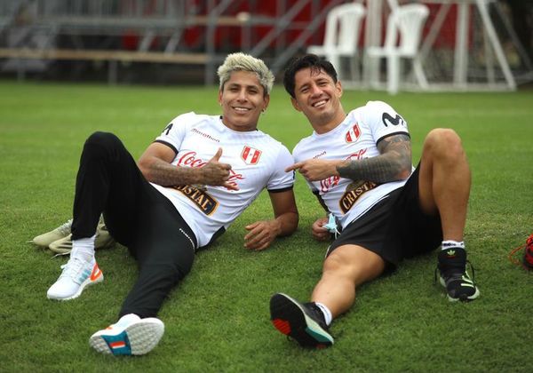 Lapadula se entrena con la selección de Perú - Fútbol - ABC Color