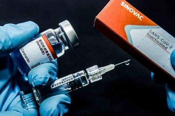 "Resultado adverso grave" obliga a suspender ensayo de vacuna china en Brasil