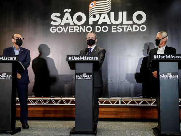 La suspensión de los test de vacuna china aviva "guerra política" en Brasil