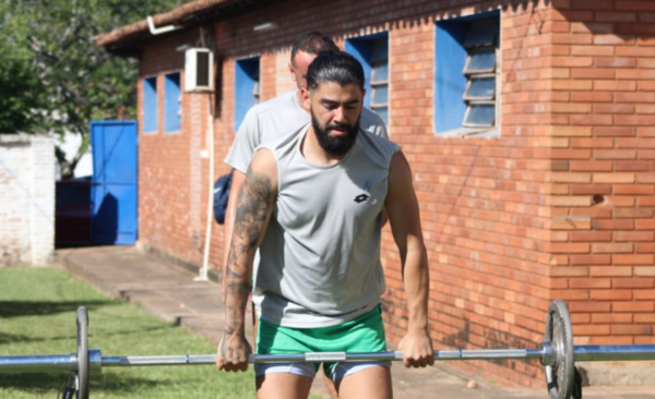 HOY / Quiere jugar, no sólo cobrar y estaría viendo para dejar al club