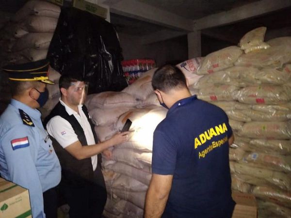 Incautan 9.600 kilos de azúcar y cajas de vino que serían de contrabando