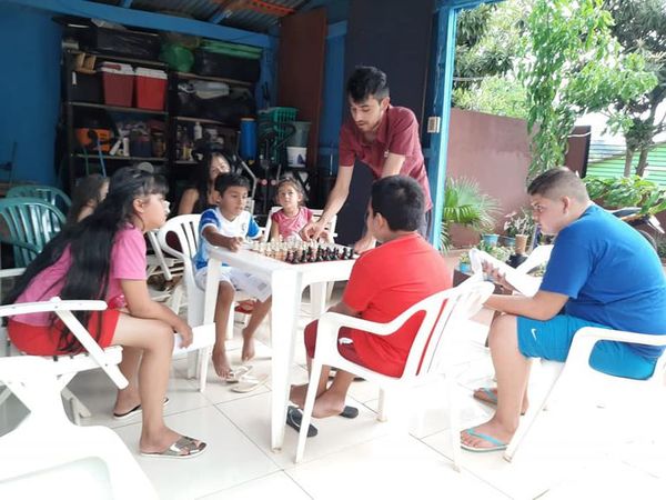 Proyectan llevar curso de ajedrez a los barrios - ABC en el Este - ABC Color