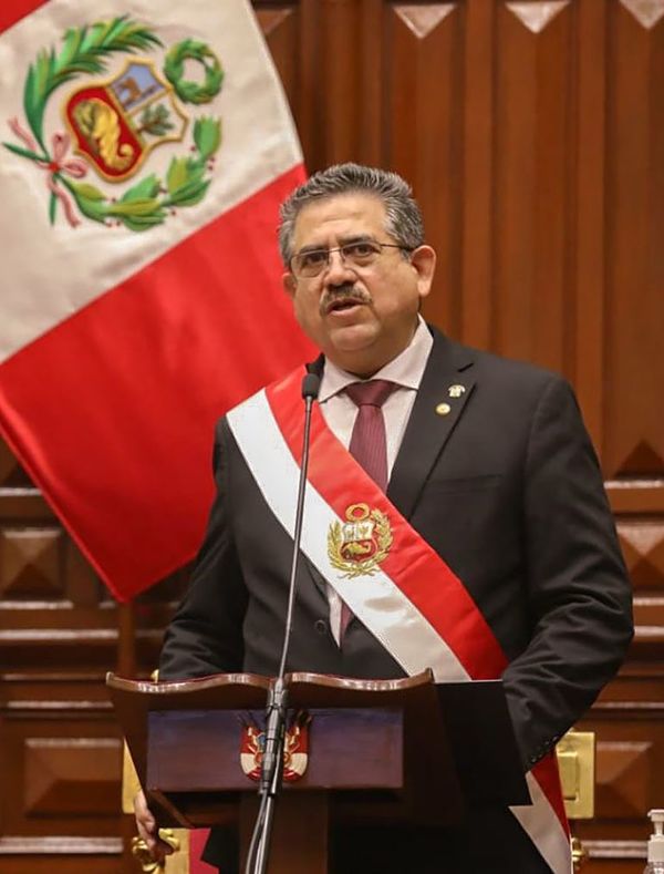 Merino asume la presidencia de Perú entre protestas y con un desplome de la bolsa - Mundo - ABC Color