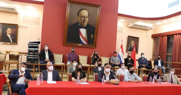 La Nación / Piden a senadores detractores no boicotear la convención colorada