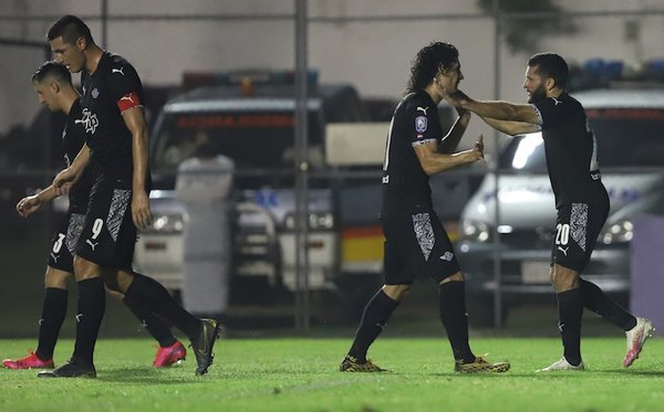 Crónica / Libertad vacunó por 4-3 y se apoderó de la punta