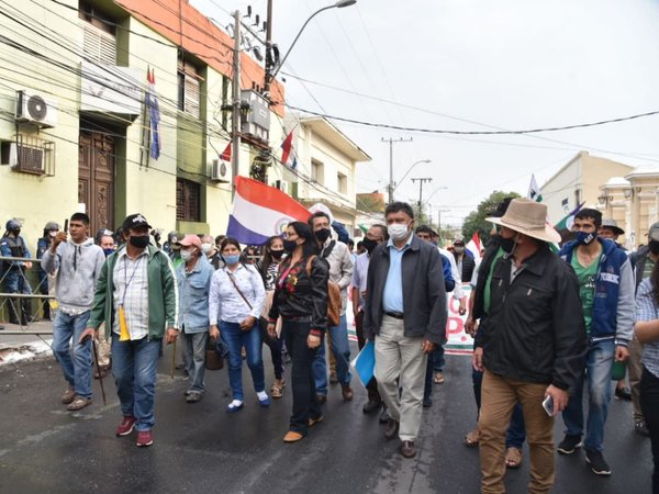 Campesinos marchan para reclamar incumplimiento de acuerdos