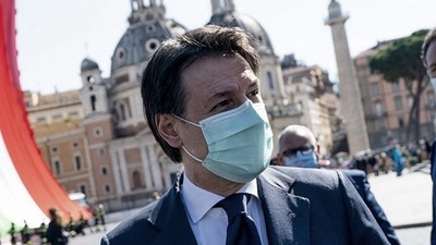 Conte busca medidas contra el coronavirus que no afecten las ventas de Navidad | .::Agencia IP::.
