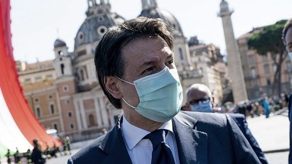 Conte busca medidas contra el coronavirus que no afecten las ventas de Navidad | .::Agencia IP::.