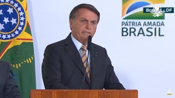Brasil debe dejar de ser un país de "maricones", dice Bolsonaro sobre la pandemia