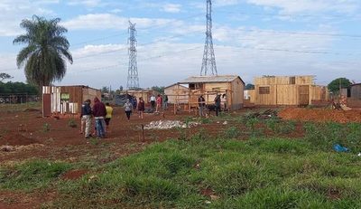 Desalojan familias de inmueble en Hernandarias