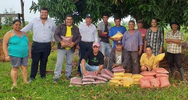Productores de Caaguazú reciben semillas para autoconsumo - Noticiero Paraguay