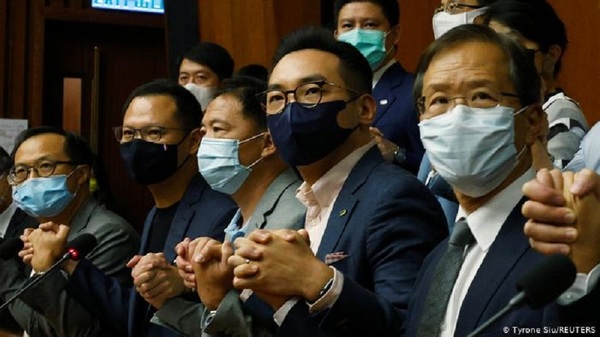 Renuncian todos los diputados prodemocracia en Hong Kong