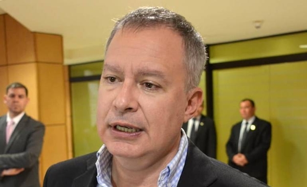 HOY / Senador denuncia complicidad política en negociado del oro en Paso Yobái