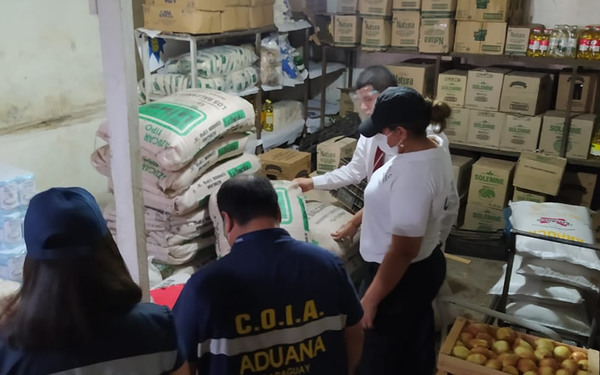 Incautaron mercaderías de contrabando tras allanamiento a local comercial - Megacadena — Últimas Noticias de Paraguay