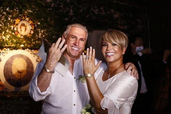Crónica / Tras 15 años de amor y seis nietos, Elena y Antonio se casaron