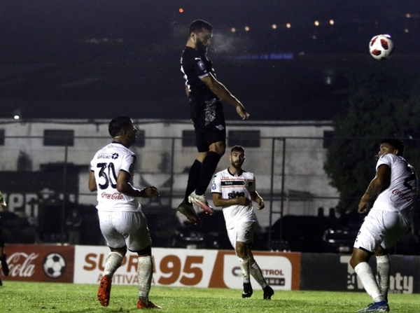 ¿Cuánto se elevó Antonio Bareiro al marcar su gol?