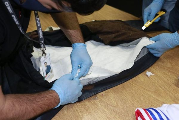 Senad: realizan apertura de encomiendas que contenían drogas - Nacionales - ABC Color