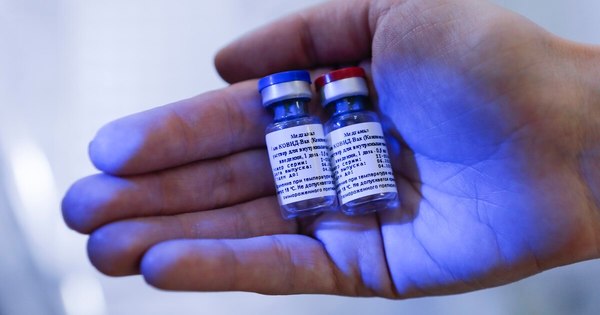 La Nación / Rusia afirma que su vacuna es eficaz en un 92%